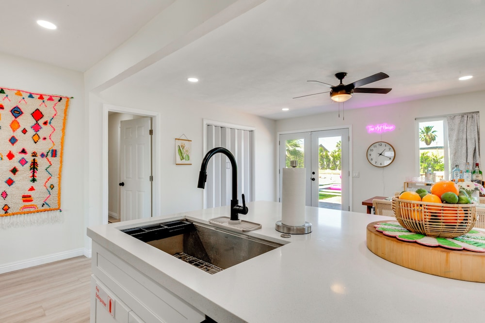 Yard Games, Outdoor Kitchen: Palm Springs Retreat!