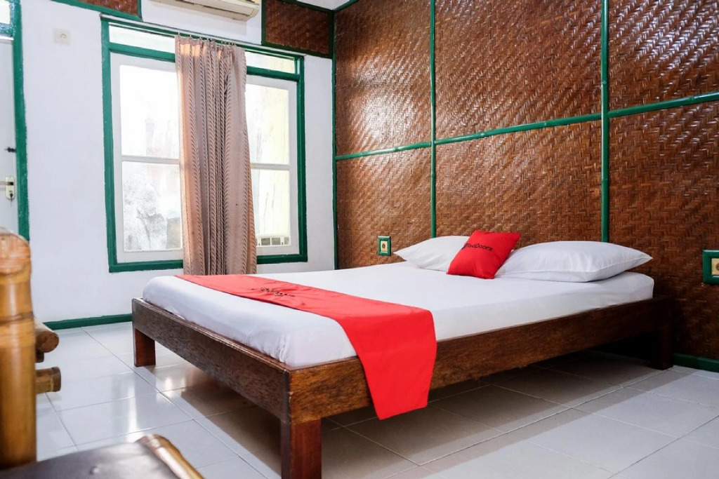 RedDoorz Plus near Jalan Baru Bogor