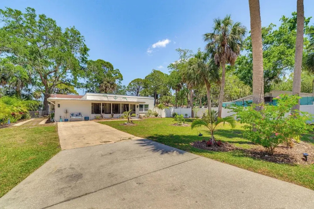 Hot Tub & Gas Grill: Port Richey Retreat