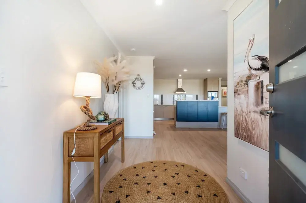 Large Upstairs Family Stay Near Middleton Beaches