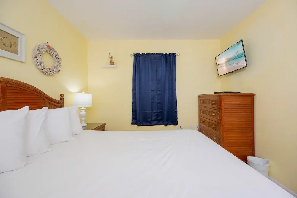 Island Winds West 876 1 Bedroom Condo