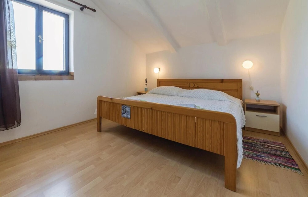 Awesome Home in Tar With Wifi and 3 Bedrooms