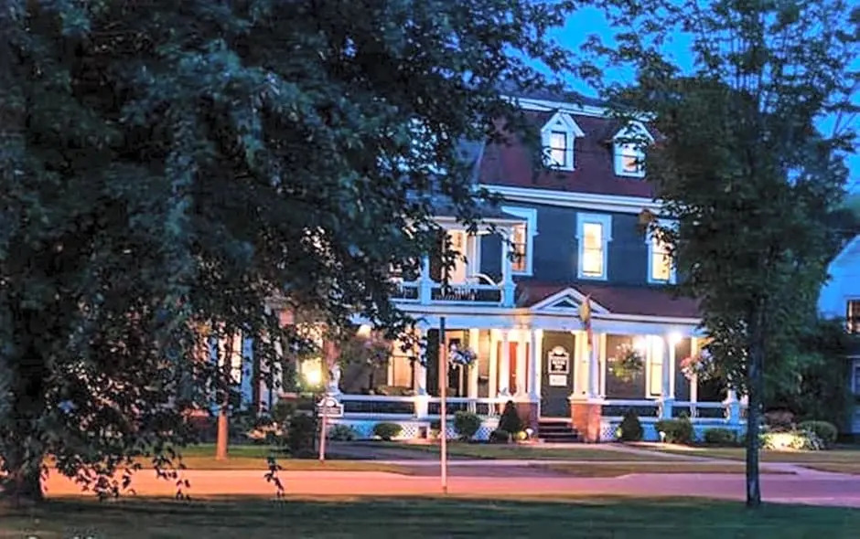 Carriage House Inn