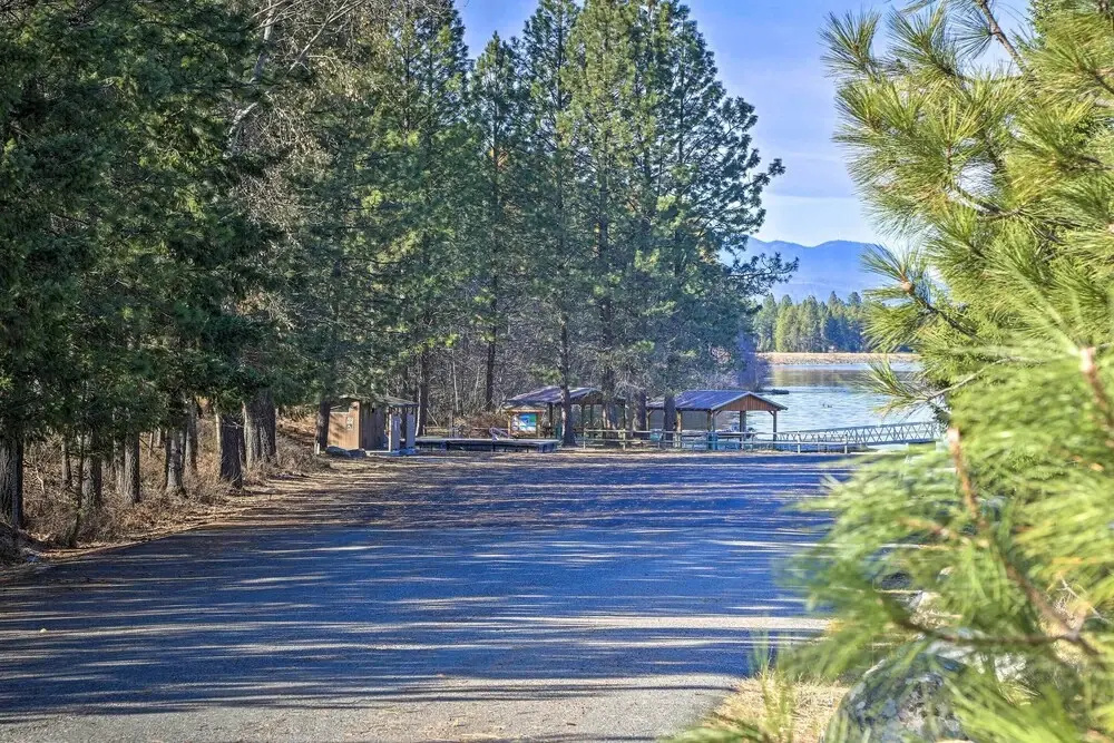 Woodsy Riverfront Retreat in Trout Creek Montana!