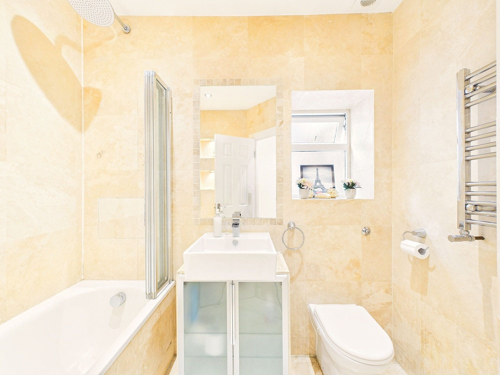 Brent Cross Garden Retreat 2 Bed Parking