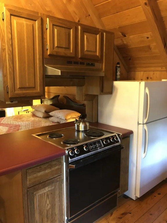 Gatlinburg Mountain Magic Hot Tub Cabins