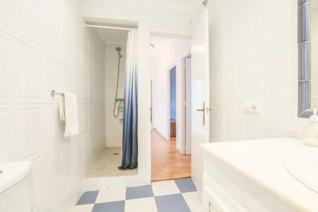 JUDERIA CENTER PREMIUM SUITES FREE Parking