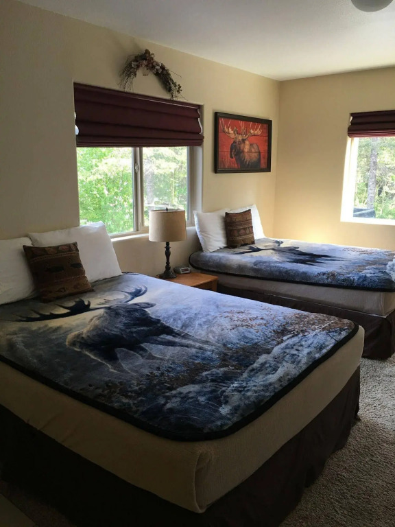 Twin Peaks Lodge and RV Park