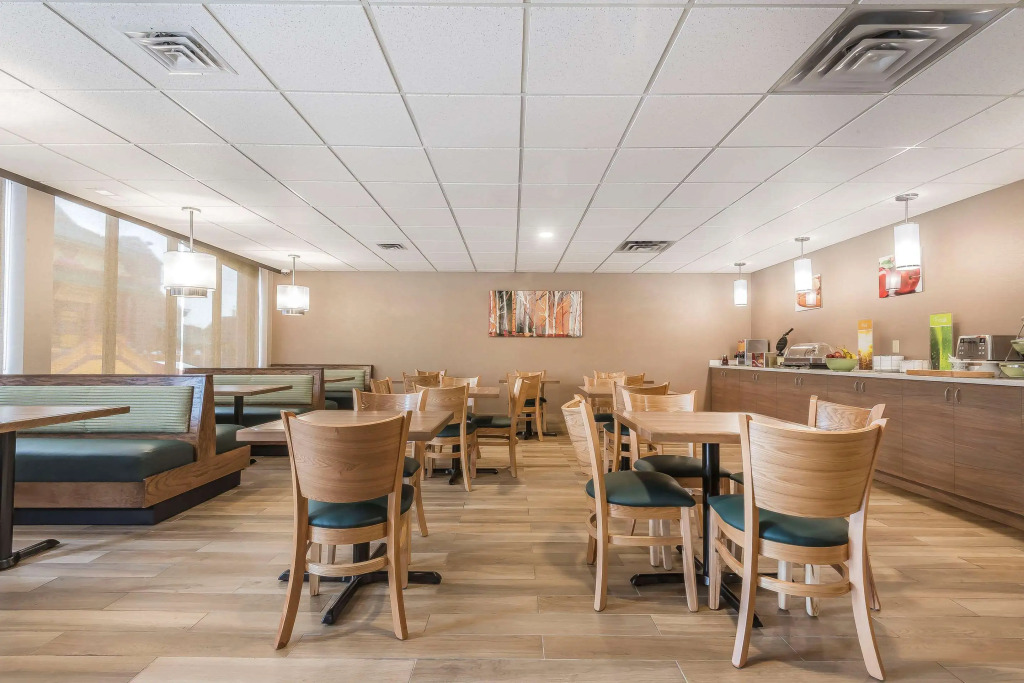 Quality Inn & Suites Windsor - Downtown
