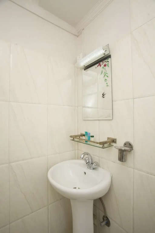 OYO 161 Ram Janaki Hotel