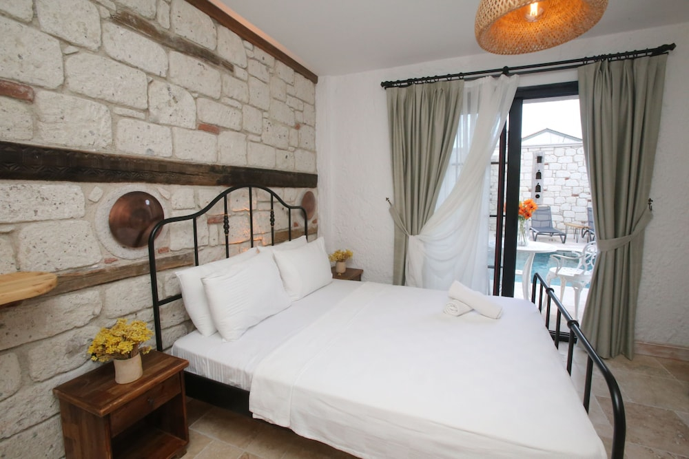 Alaçatı Taş Otel