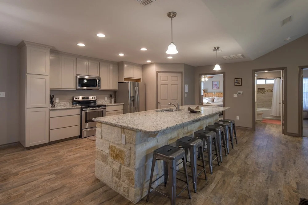 Duke's Horseshoe House 3 Bedrooms 2.5 Bathrooms Home