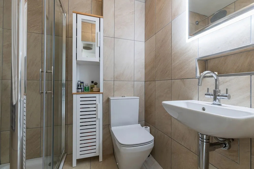 JOIVY Pimlico Flat with Terrace for 3