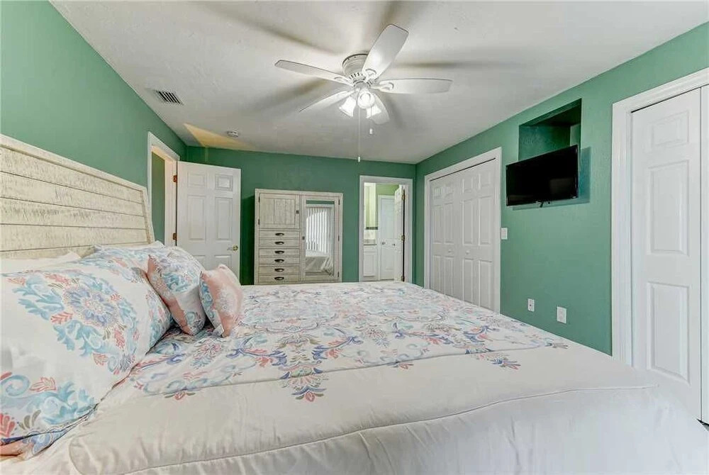 Island Retreat, Beach Front, 4 Bedrooms, Sleeps 12