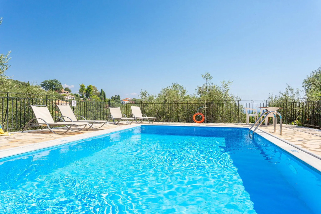 Vasillis Large Private Pool Walk to Beach Sea Views A C Wifi Car Not Required - 1026