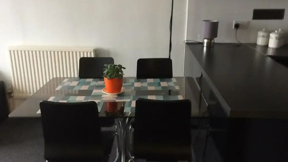 Center Apartment on Jubilee Line