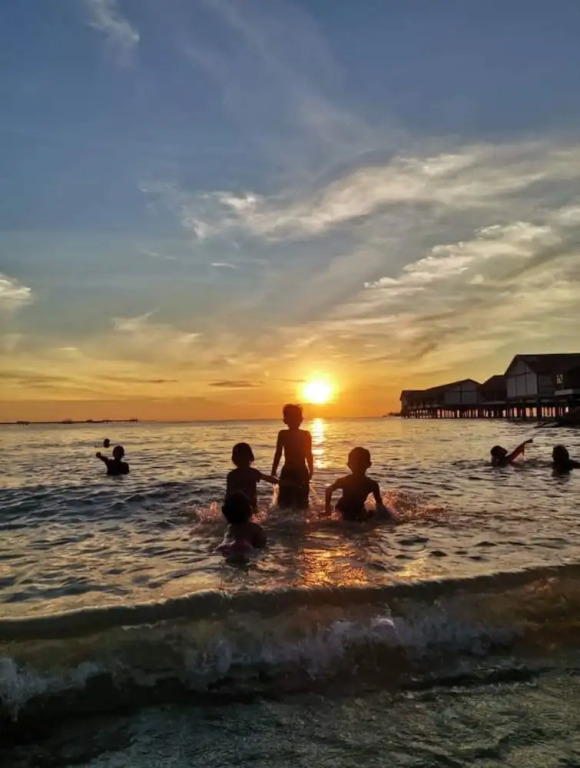 Alpine LXPD Full Seaview Water Chalet