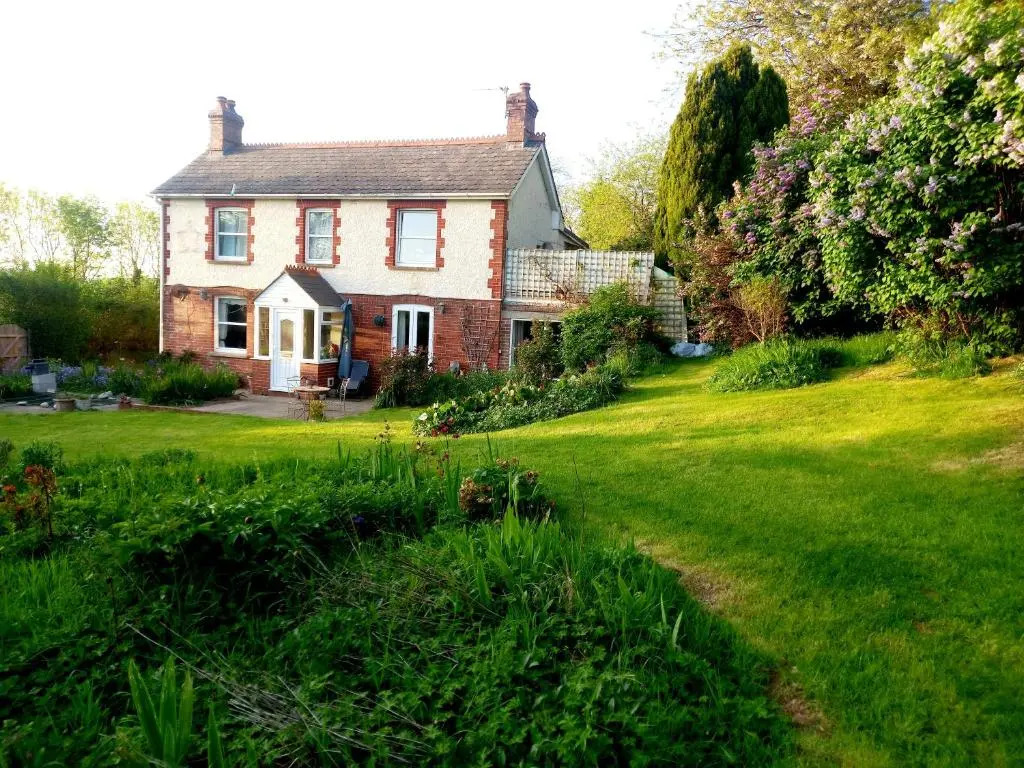 Luxurious Entire Studio in Axminster Suitable for