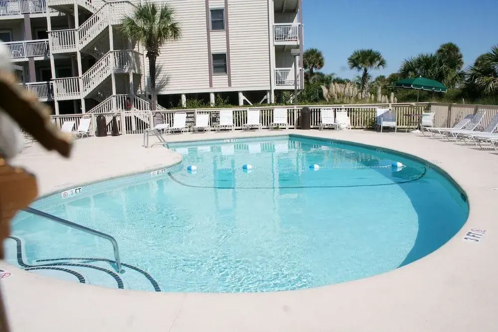 Breakers 320 by RedAwning