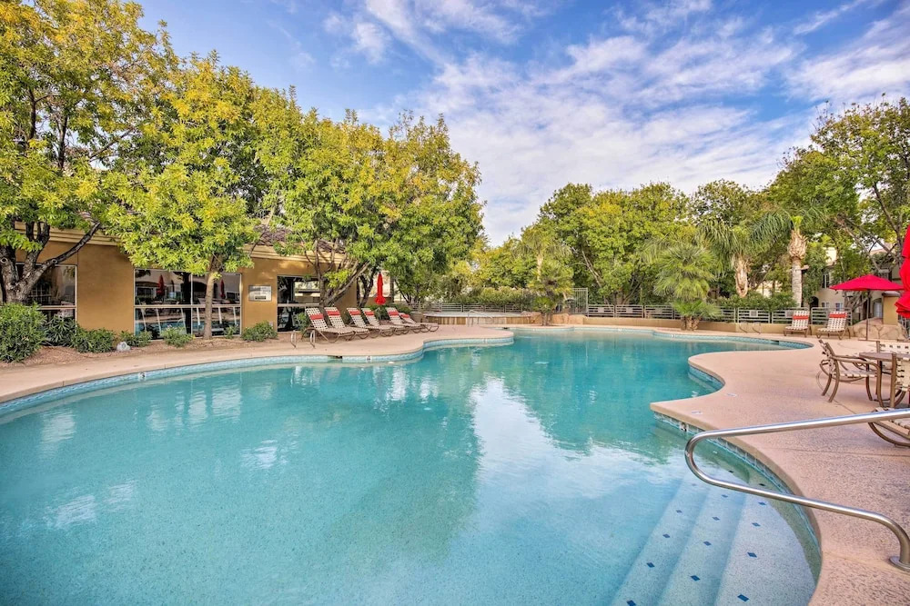 Condo w/ Pool Access, 5 Mi to Tempe Diablo Stadium