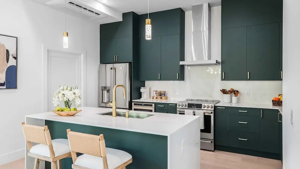 Stylish Home With Firepit & Balcony Steps From Austins Best Near Rainey St, Lady Bird Lake & Downtown The Ashlee by Avantstay