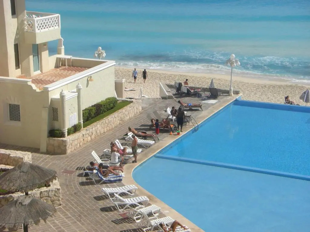 Cancun Plaza - Best Beach