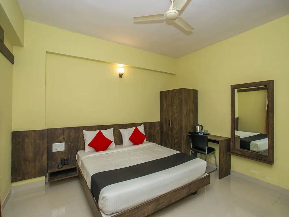 Capital O 23481 Rmv Savera Hotels