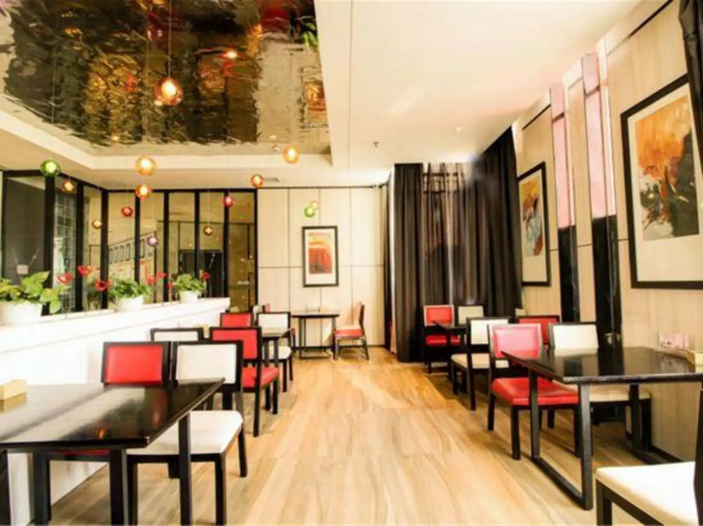 Zhongzhou Yihe Hotel (Dennis City Plaza)