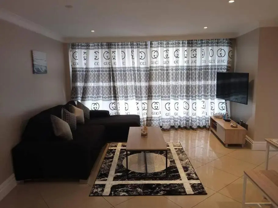 Accommodation Front - The Sails C6-18