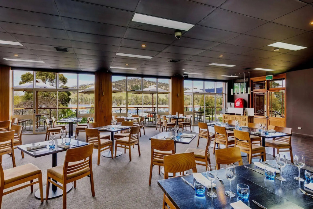 Kermandie Waterfront Hotel