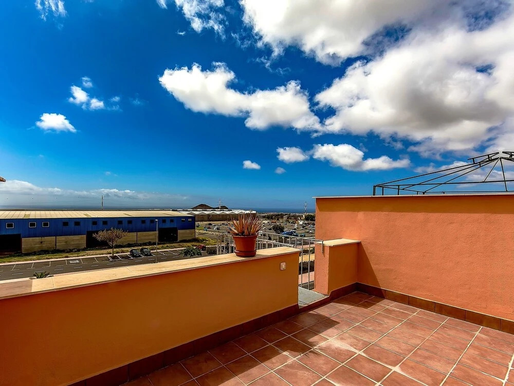 La Flora Apartments