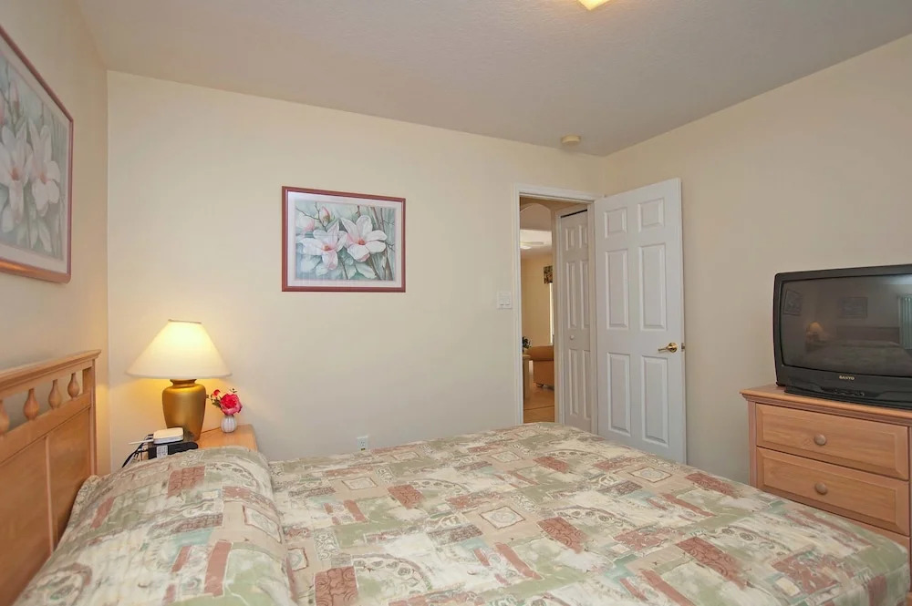 Greater Groves 5 Bedroom House w Pool - 5202GG