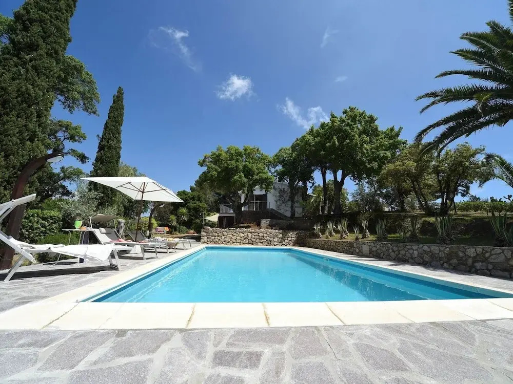Belvilla by OYO Villa Alexa