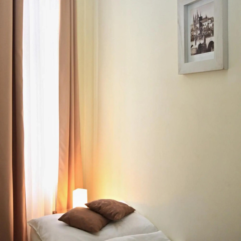 Riverside Palace Apartments