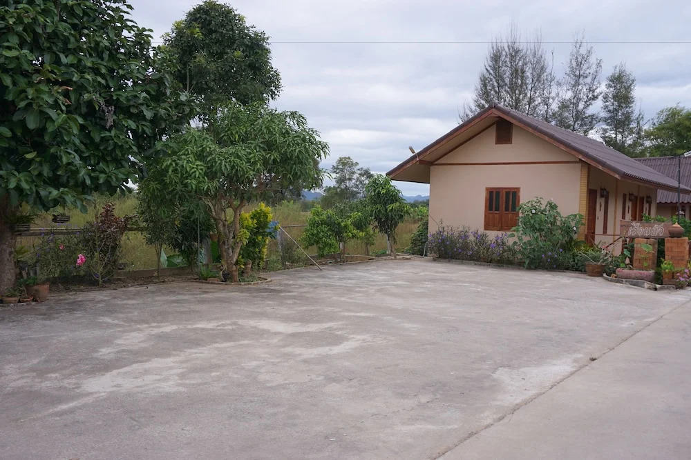 Ruean Bua Resort