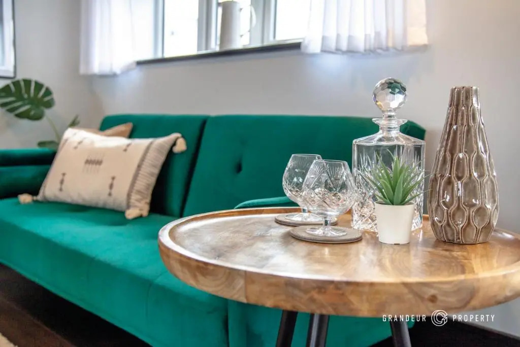 Ultra luxurious 2 bed apt on stilts, Free Parking