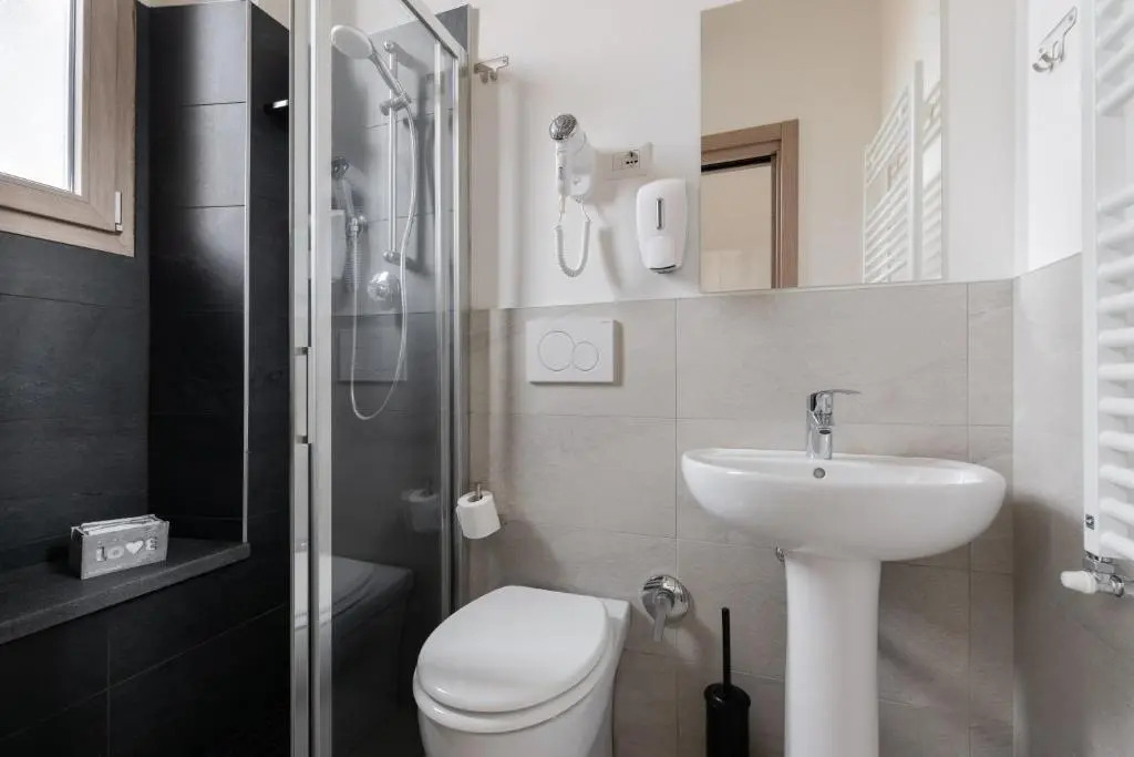 APARTMENT 20