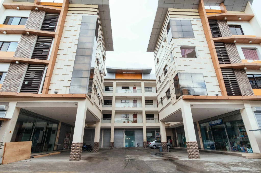OYO 443 Maria Cristina Arcade Suites