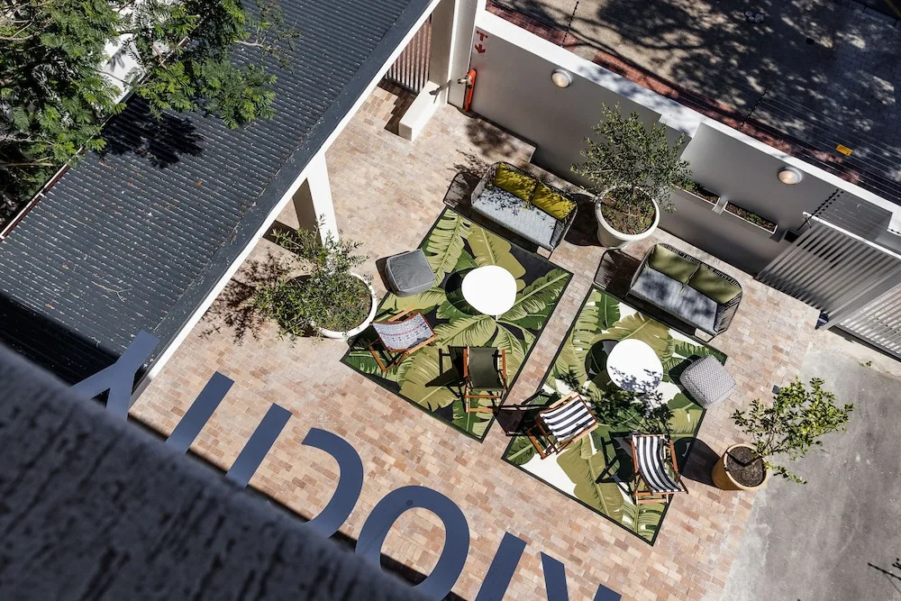 CURIOCITY Green Point