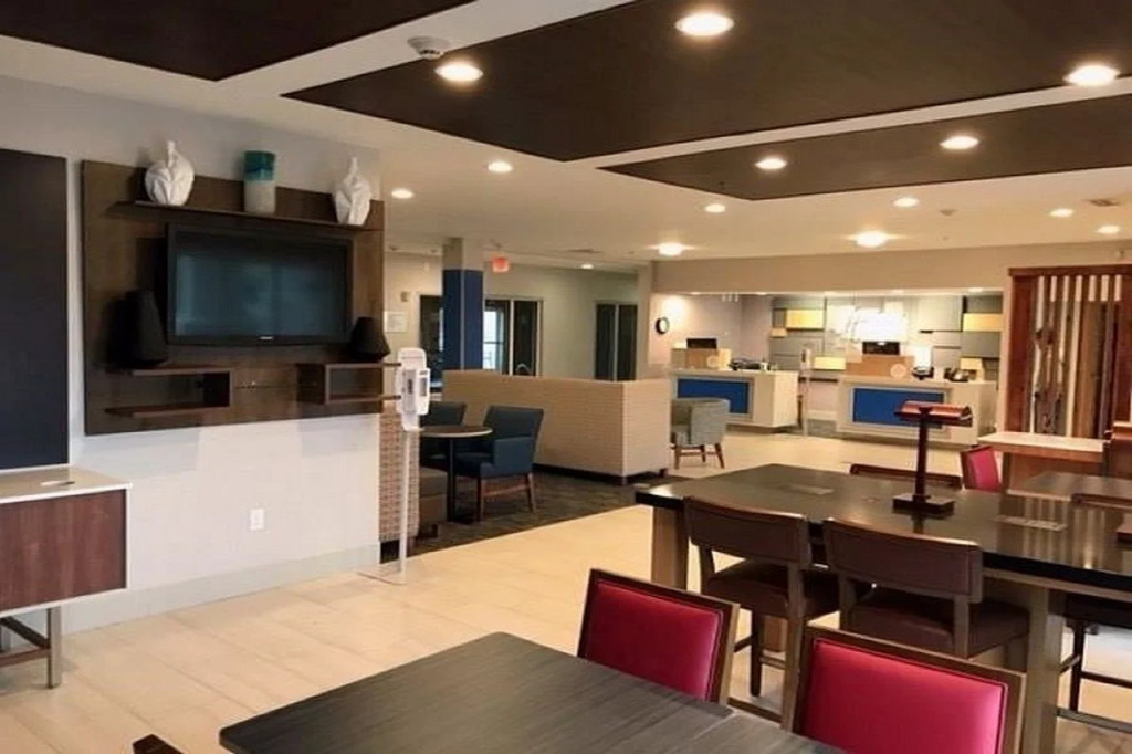 Holiday Inn Express - Toledo West - Napoleon by IHG