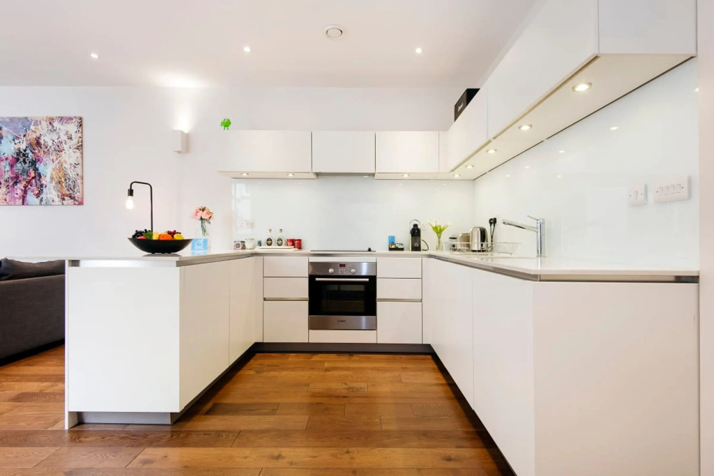 Vibrant 2BR Retreat in Baker Street