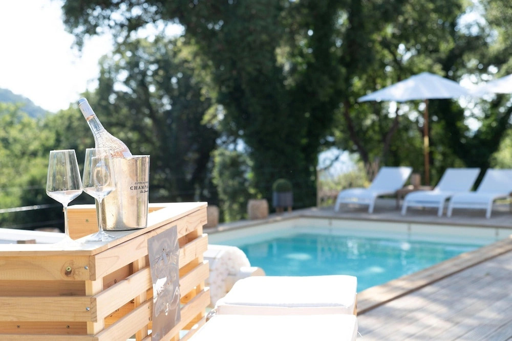 Charming Holiday Home With Private Garden
