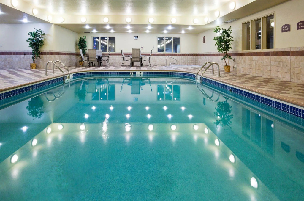 Holiday Inn Express Hotel & Suites Grand Forks by IHG