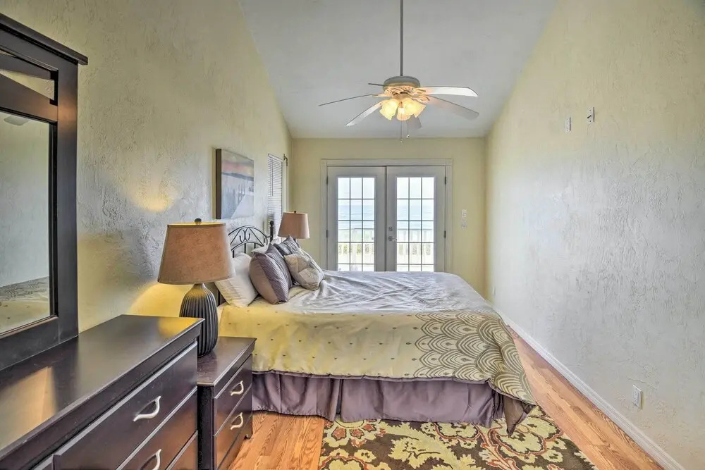Sunny Florida Home w/ Decks & View, Steps to Beach