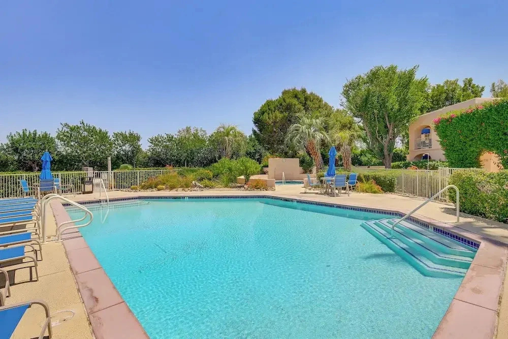 Stroll to Dtwn, Pools & Tennis: Palm Springs Condo