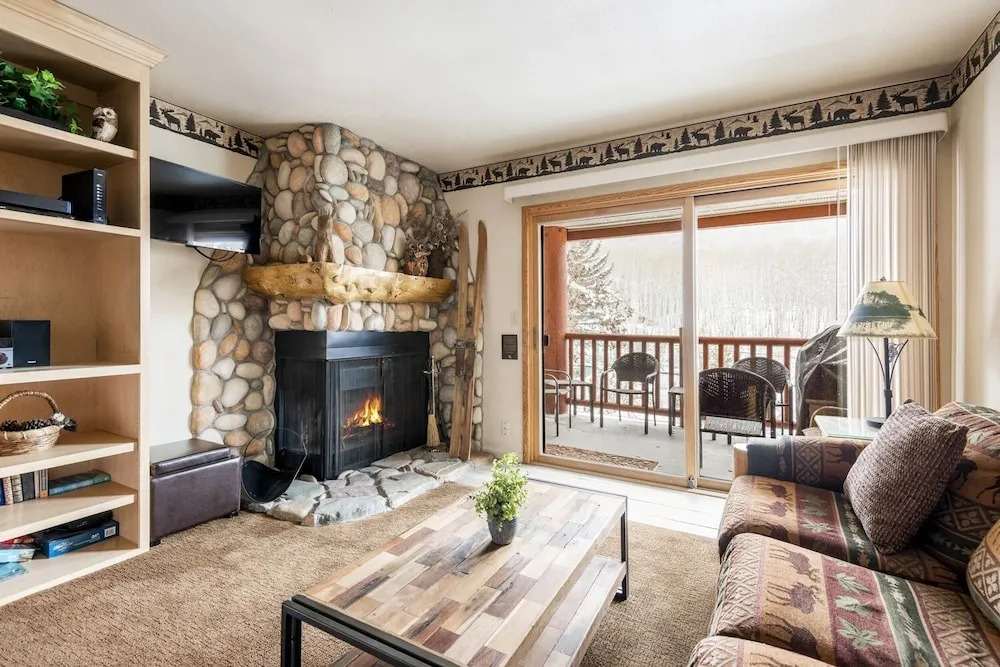 Snow Flower 025-studio Condo by RedAwning