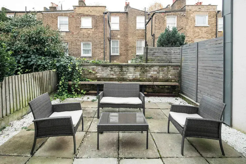 Charming 2-bed House in Central