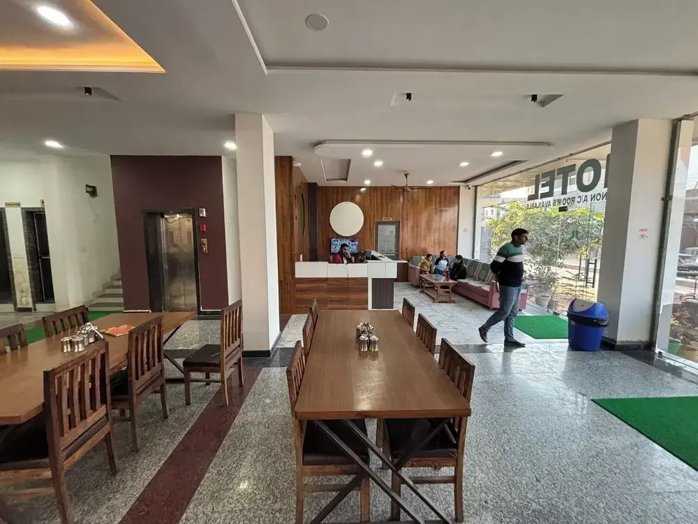 Hotel Ishwar Palace