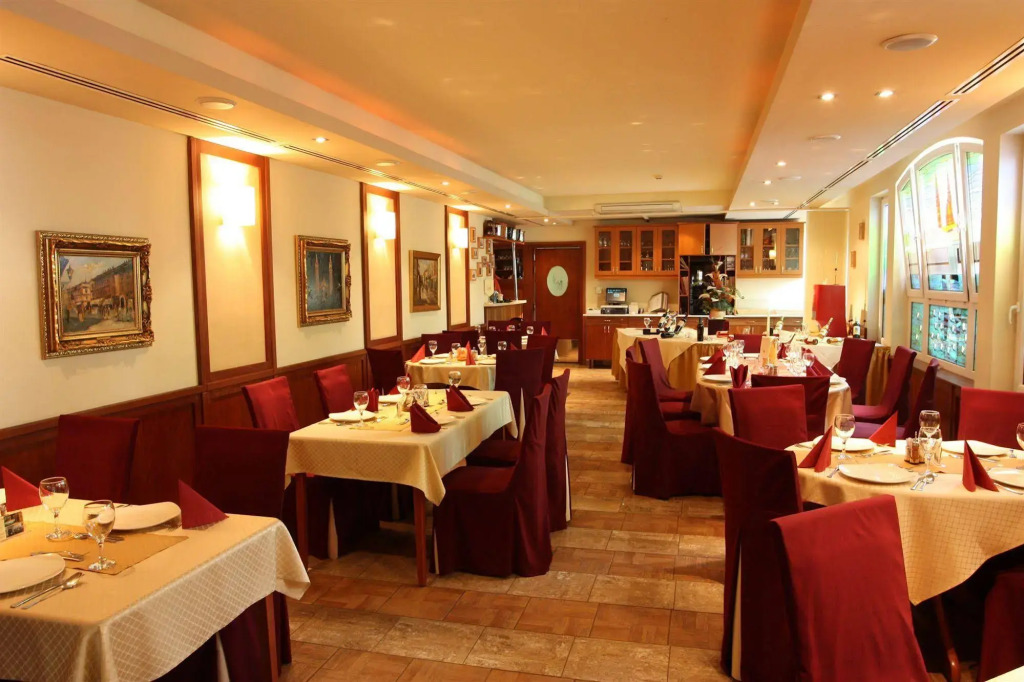 Dóm Hotel