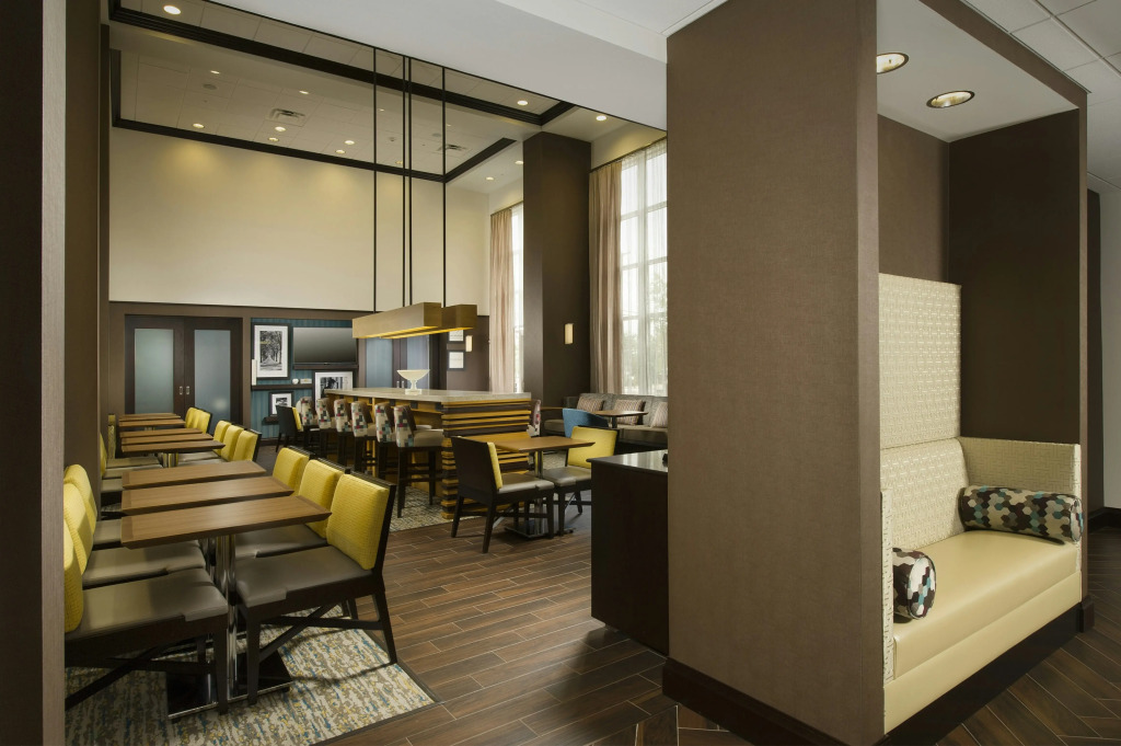 Hampton Inn & Suites Syracuse/Carrier Circle